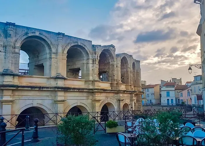 Vue La Plus Haute Sur L\'Amphitheatre-Arenes